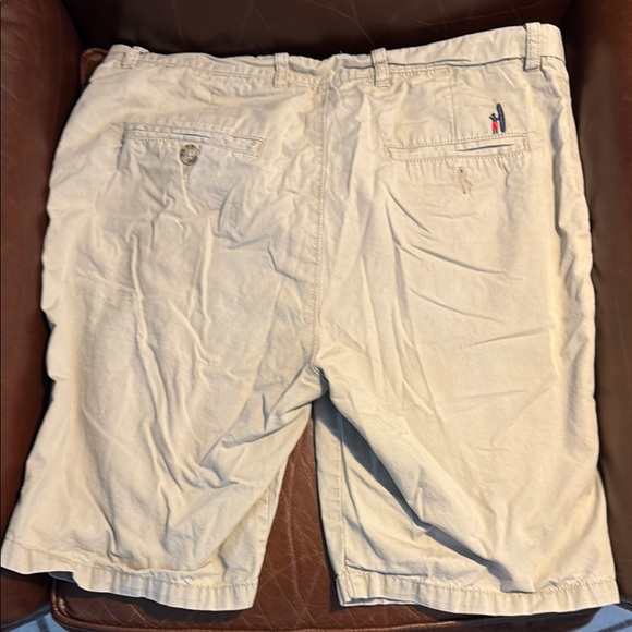 Johnnie O Khaki Men’s Flat Front shorts 33W with Relaxed Fit in good condition. - Picture 3 of 3